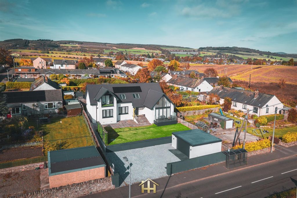 Property photo 2 of 30 Strathmore Ph11 8Nn 131025 Edit (27).Jpg