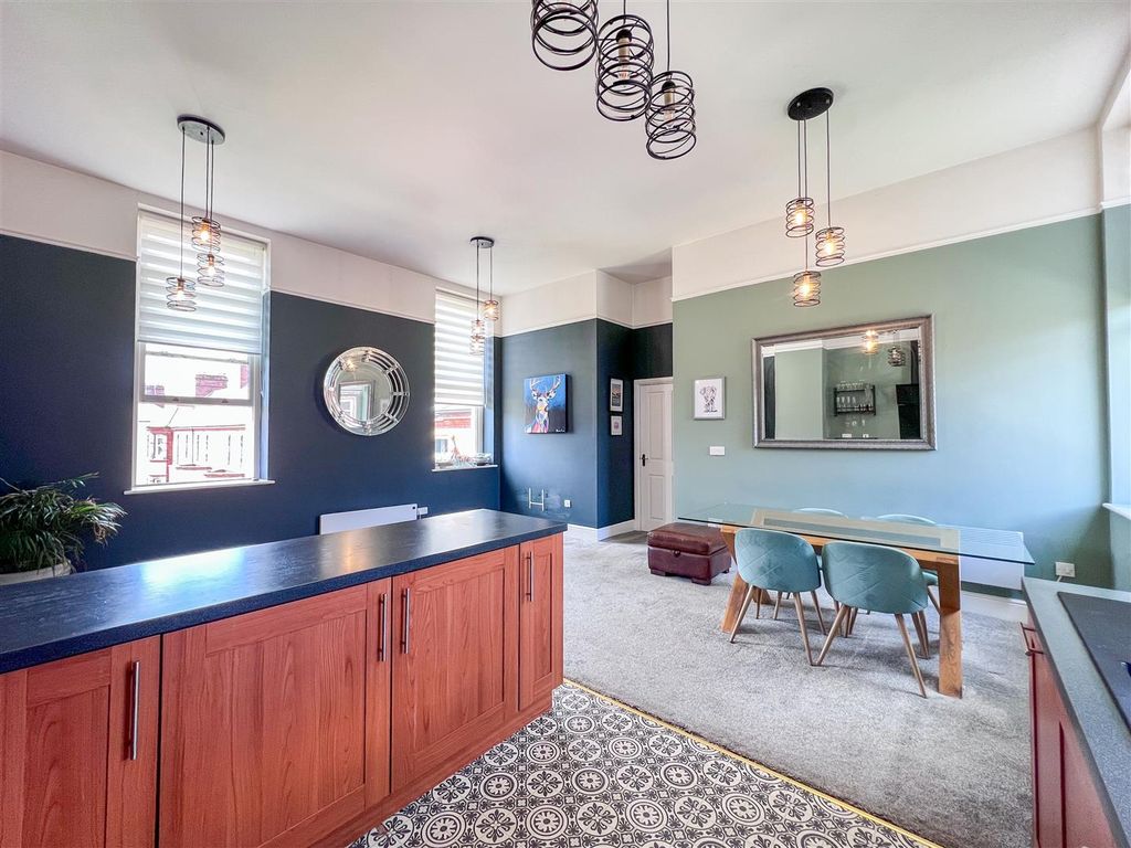 Property photo 3 of 17 Living / Kitchen / Dining