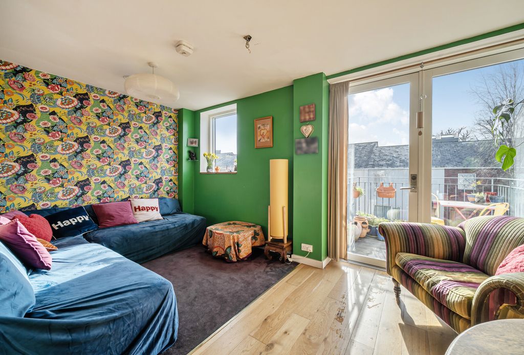 Property photo 2 of 20 1416520-8-699c49A...