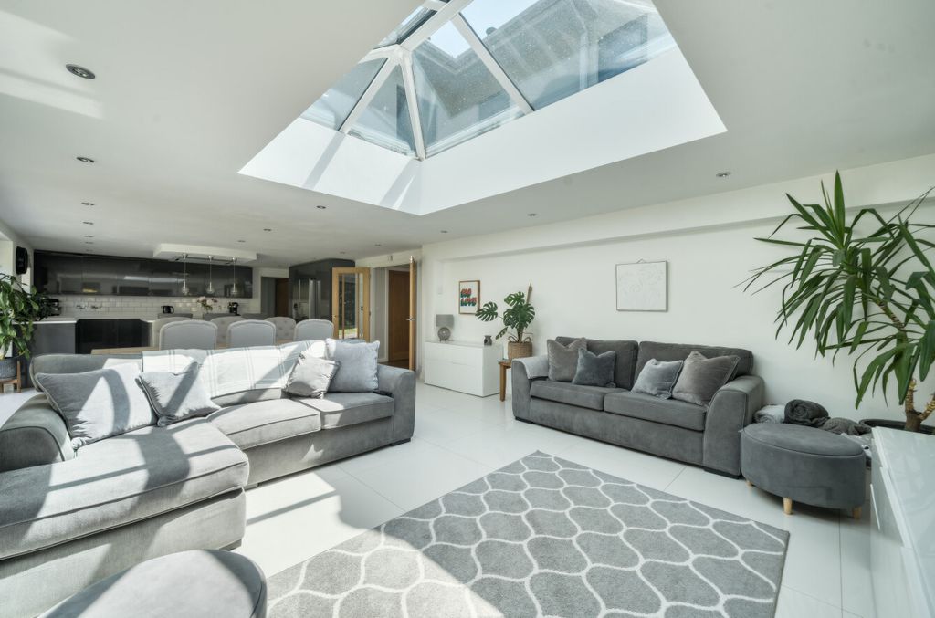 Property photo 3 of 36 1483552-35-6A3d46...
