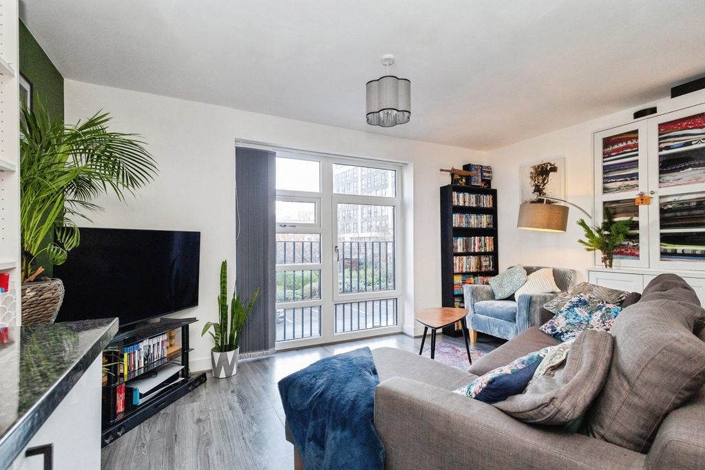 Property photo 3 of 16 Pbox-Img.Jpg