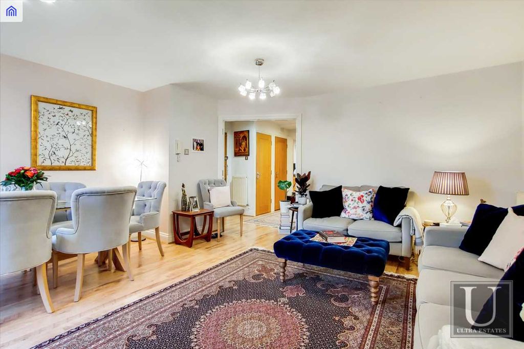 Property photo 3 of 14 Kitchen