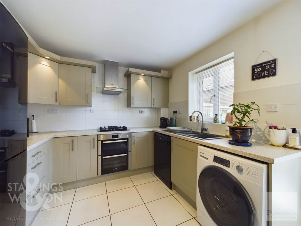Property photo 2 of 21
