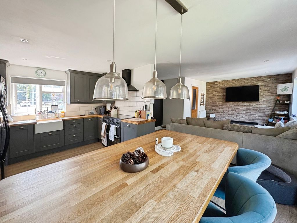 Property photo 2 of 13 Pbox-Img.Jpg