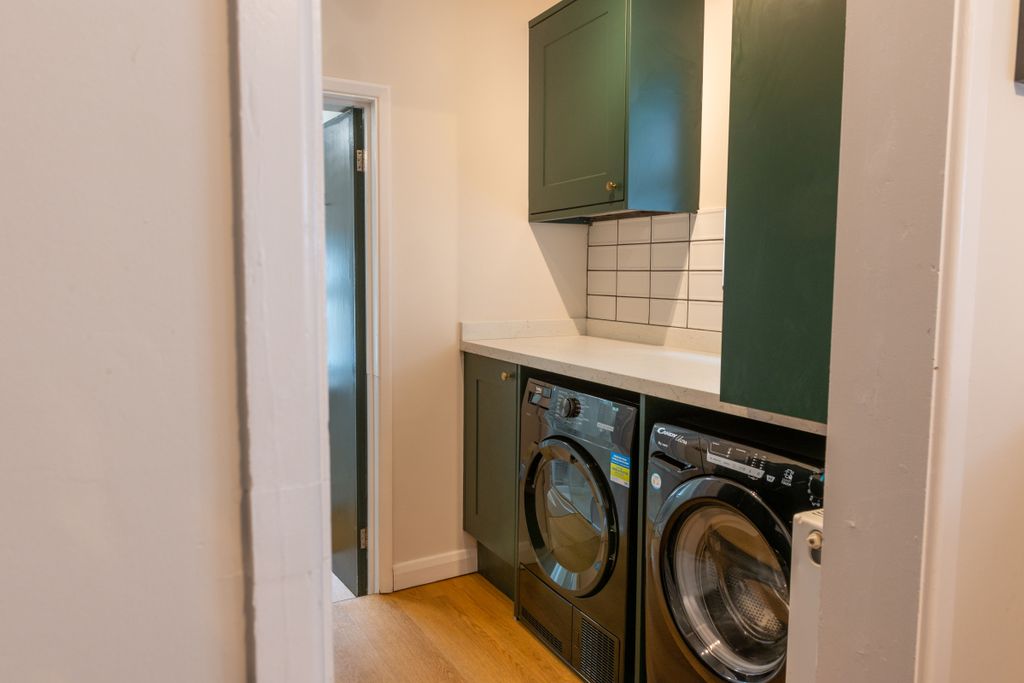 Property photo 2 of 17 22 Springfield, Kitchen 3