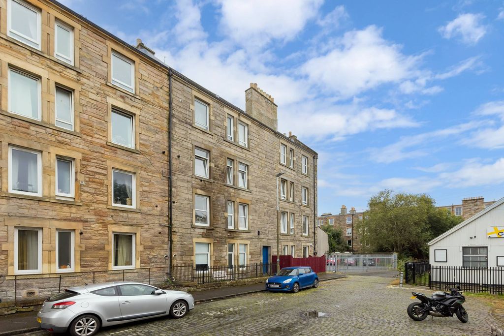 Property photo 2 of 18