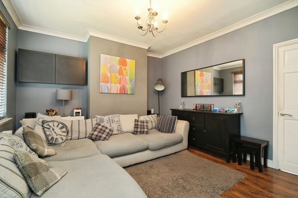 Property photo 2 of 14 Lounge