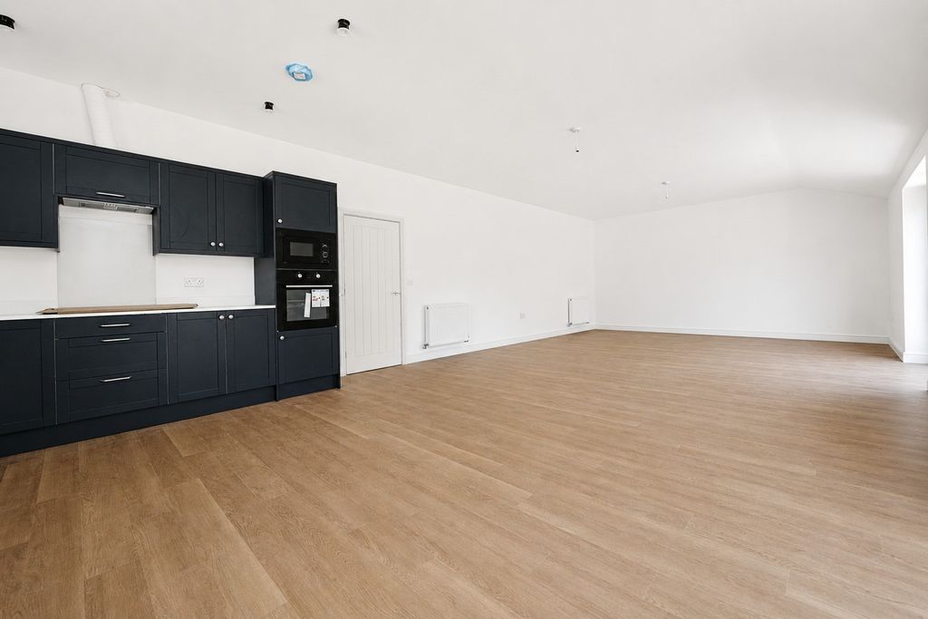 Property photo 3 of 14 5266122