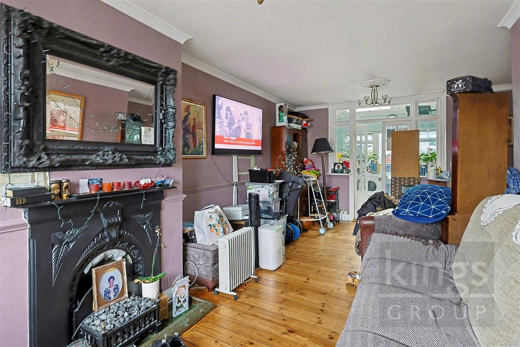 Property photo 2 of 11