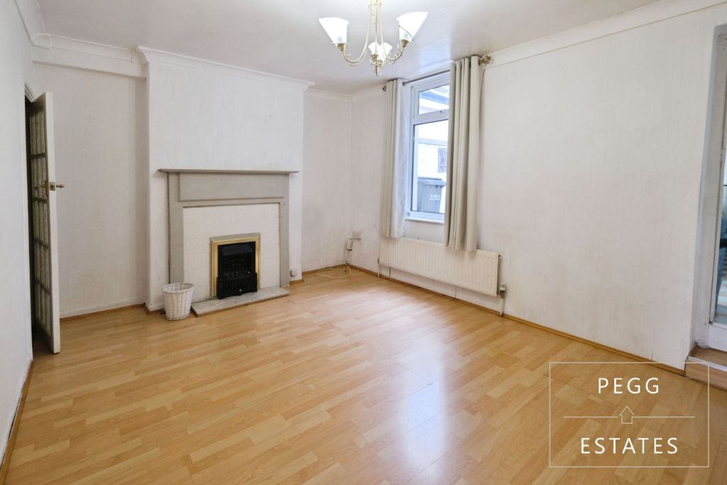 Property photo 2 of 8