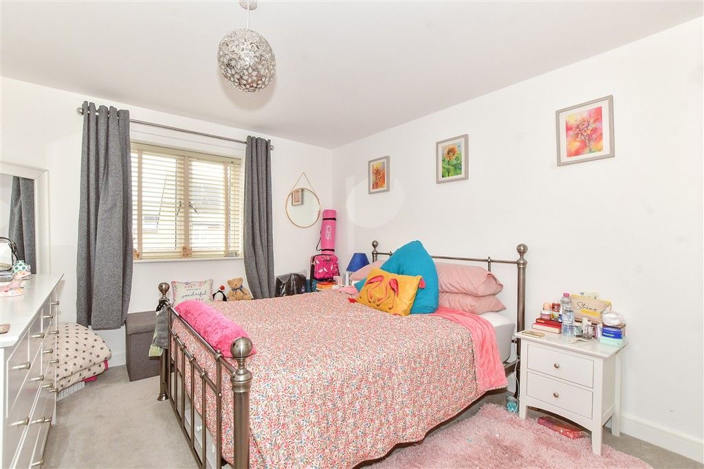 Property photo 3 of 6 Bedroom