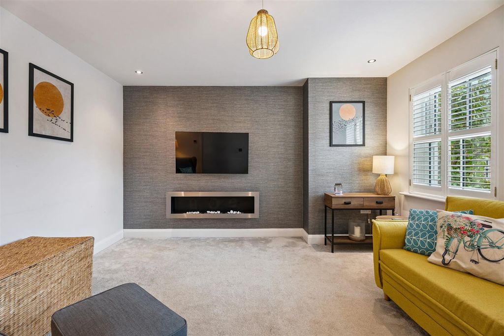 Property photo 3 of 20 Living Room