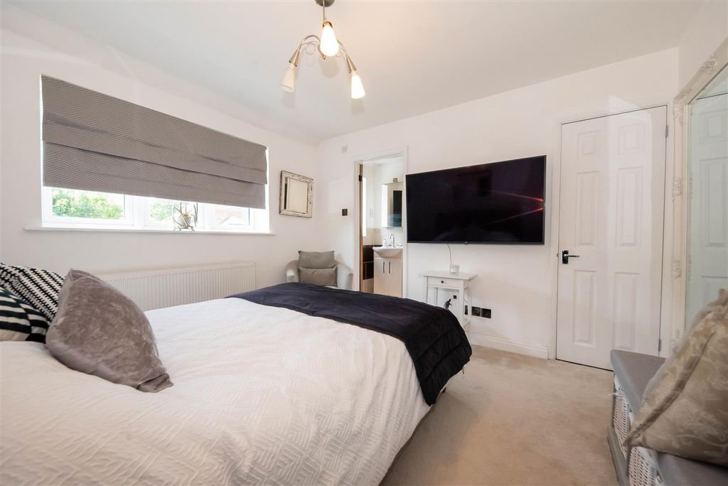 Additional image 29 of 6 bed detached house for saleSorrel Drive, Lightwater GU18