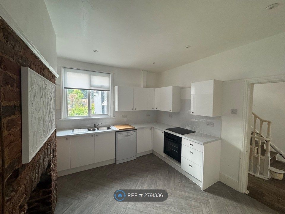Property photo 2 of 12 Newly Installed Kitchen