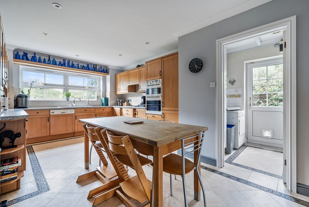 Property photo 3 of 39 1299942-19-6839Fd...