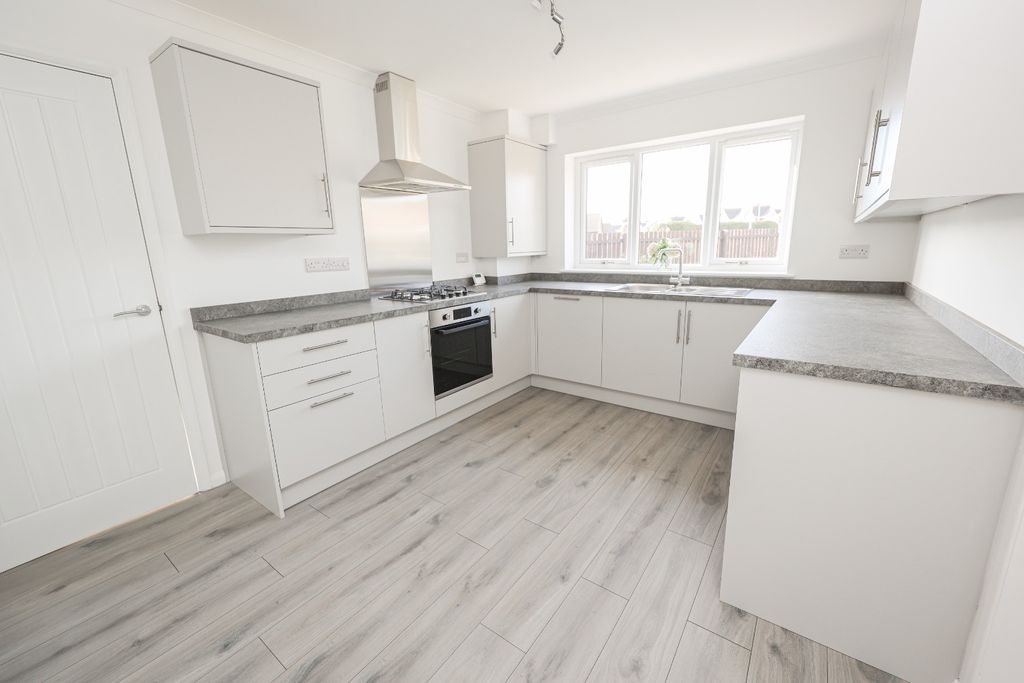 Property photo 2 of 24 4182501