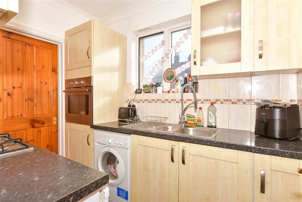 Property photo 2 of 11 Kitchen