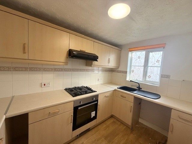 Property photo 2 of 11 Kitchen 1