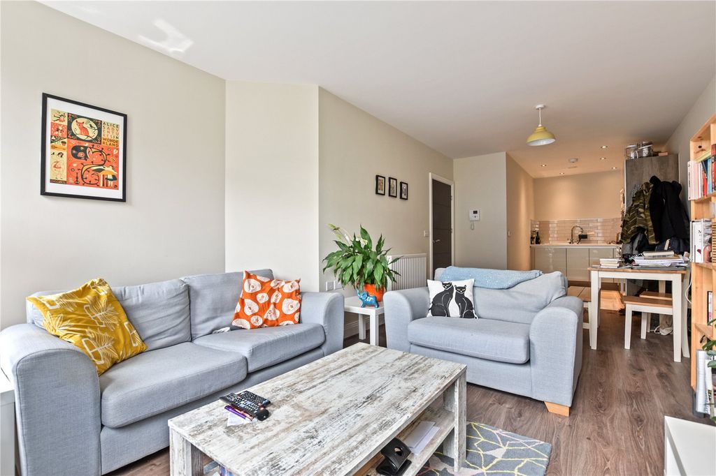 Property photo 1 of 8 Lounge Shot 2