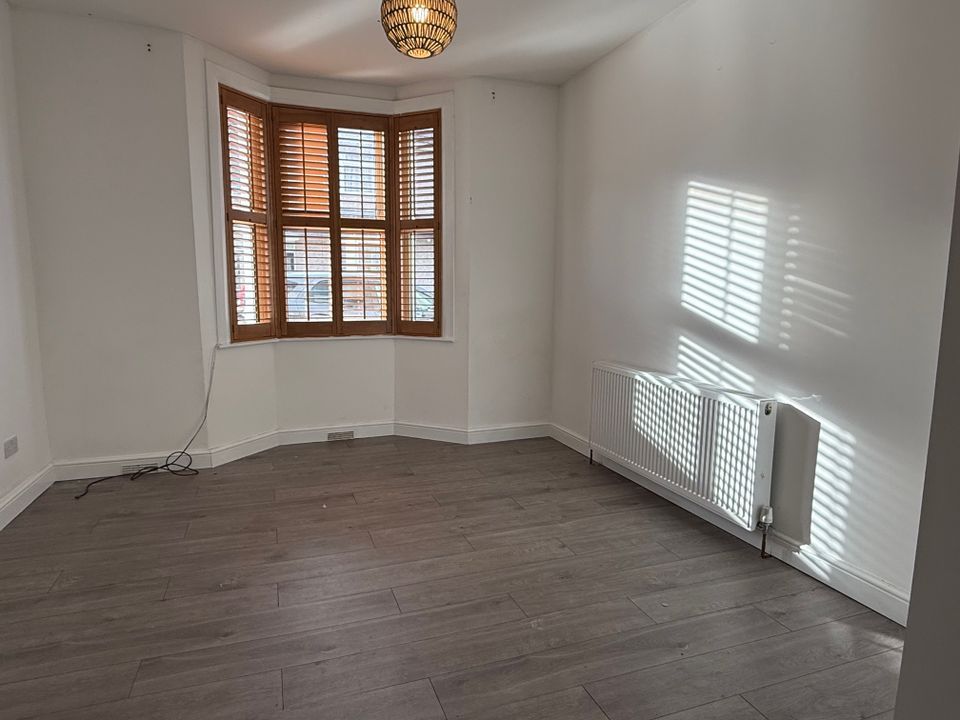 Property photo 2 of 9 Livingroom