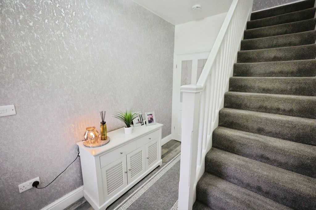 Property photo 2 of 18 Pbox-Img.Jpg