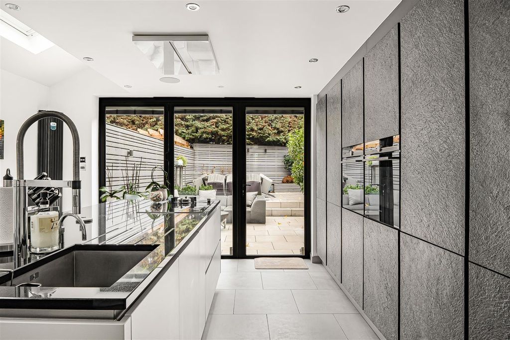 Property photo 1 of 35 35_67261.Jpg