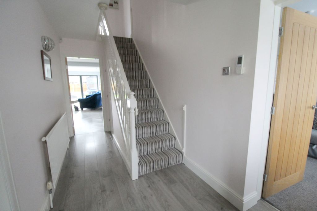 Property photo 3 of 27