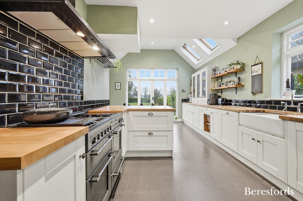 Property photo 2 of 27 Picture No. 16