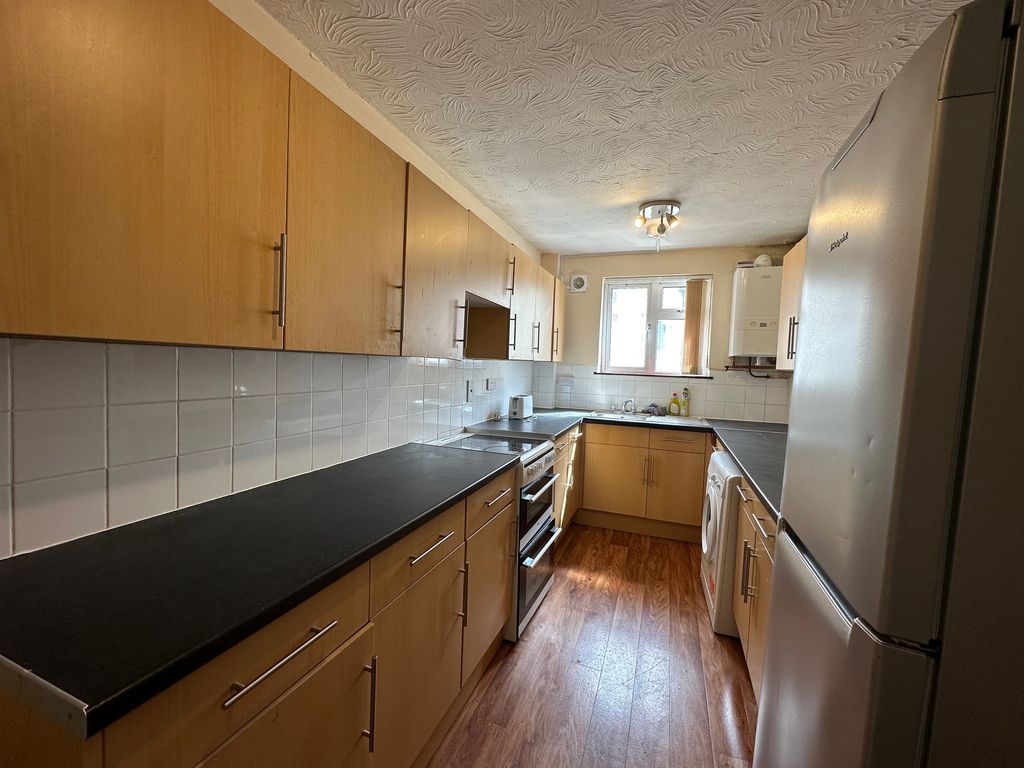 Property photo 2 of 9 Kitchen