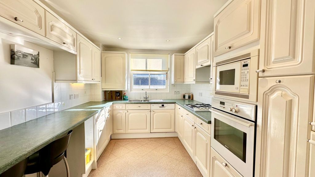 Property photo 2 of 22