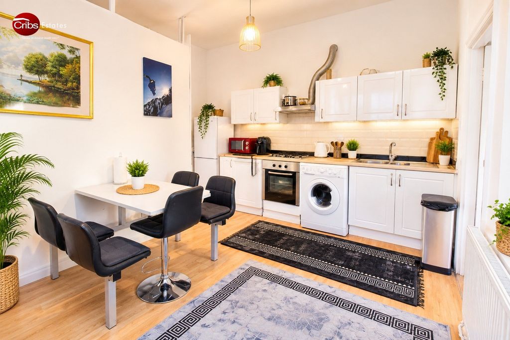 Property photo 1 of 13 3 Bedroom Flat To Tent In Sw13 / Bills Included (Except Council Tax)