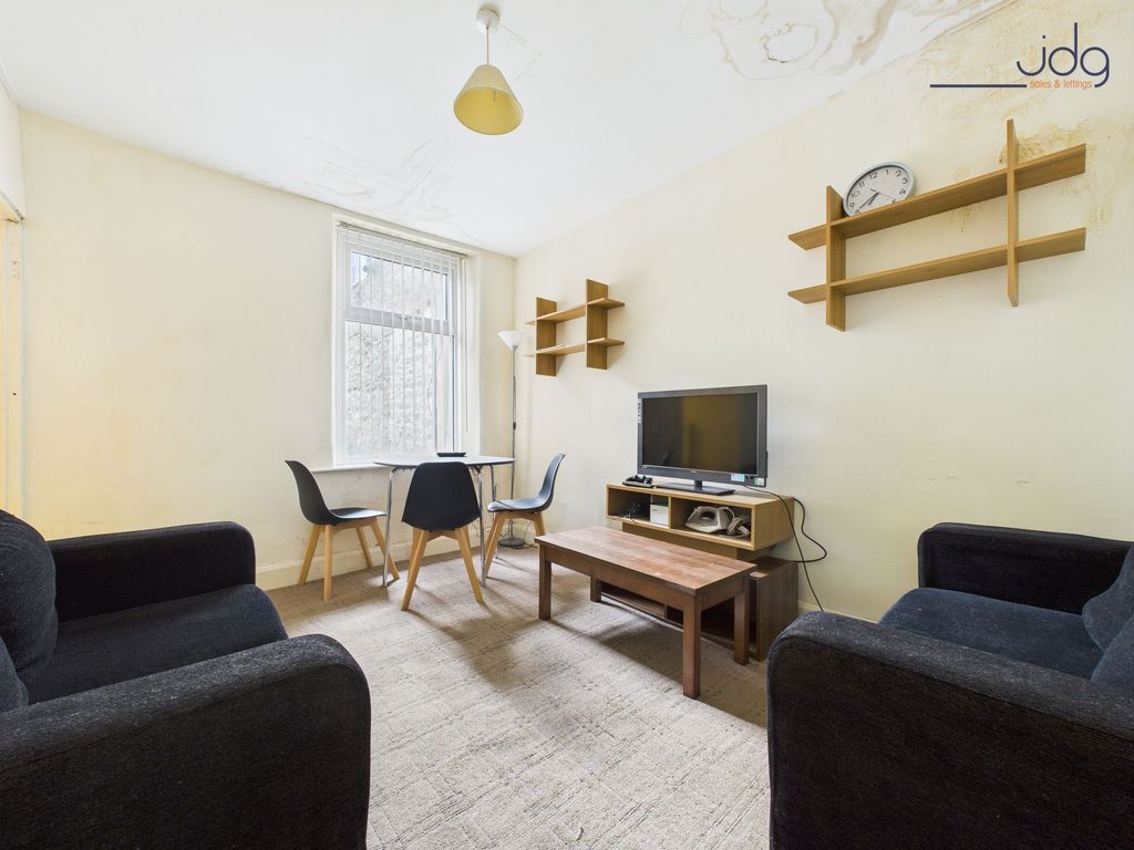 Property photo 3 of 12 Living Room