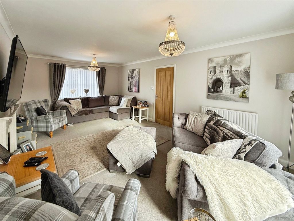 Property photo 2 of 23 Lounge