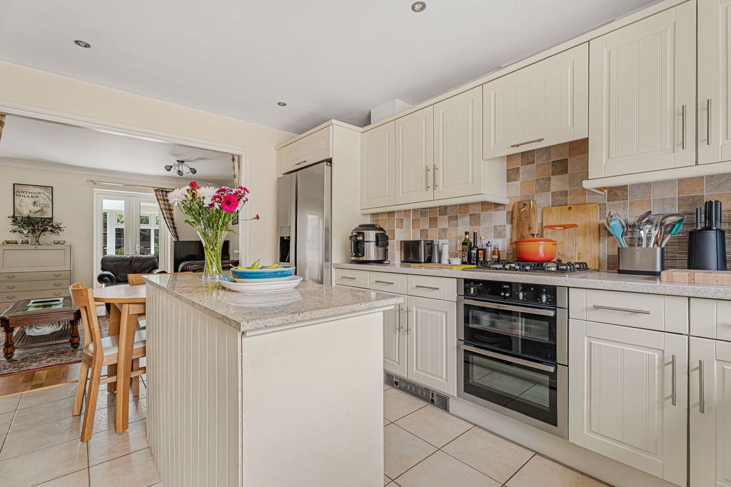 Property photo 3 of 20 Kitchen