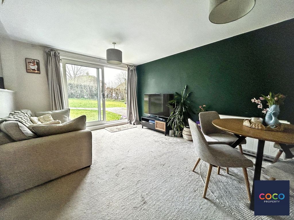 Property photo 3 of 11 Living Area / Diner