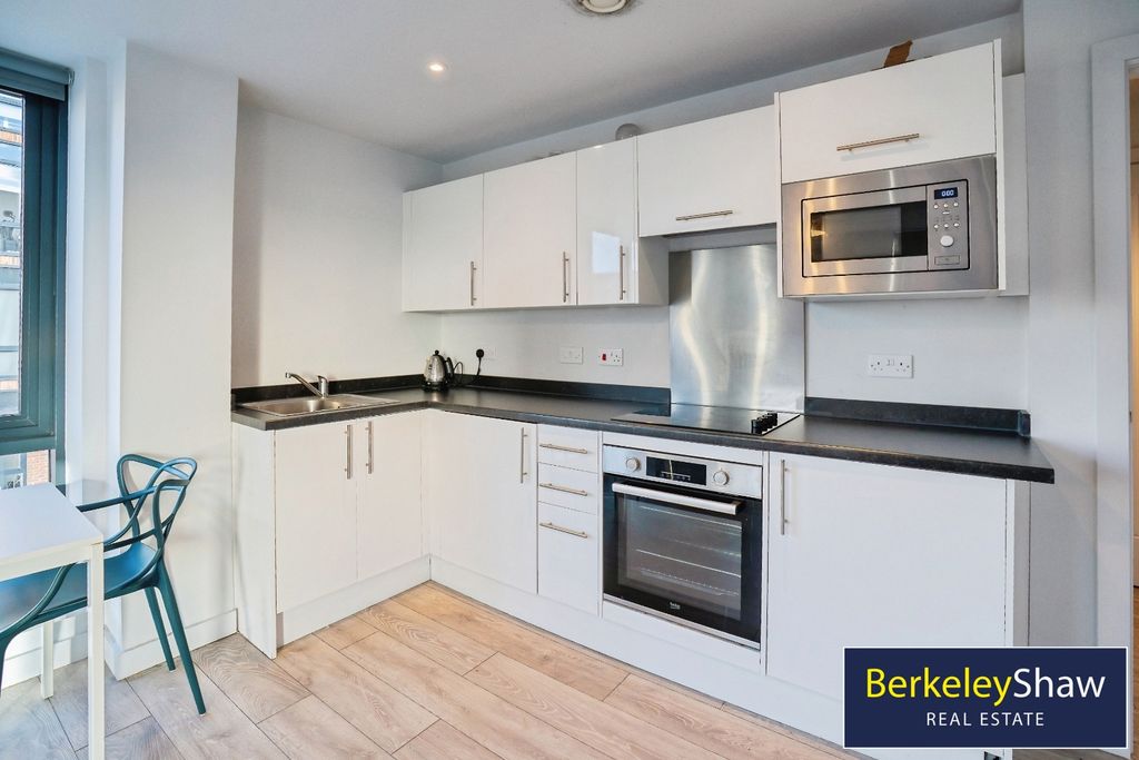 Property photo 3 of 18 Kitchen