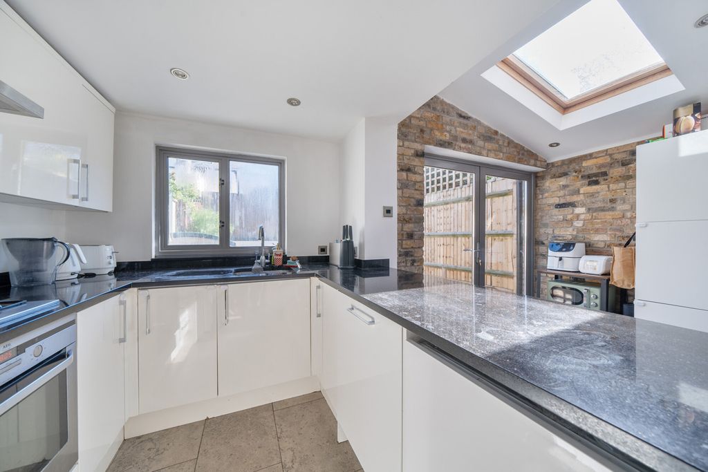 Property photo 2 of 25 1439725-18-69d519...