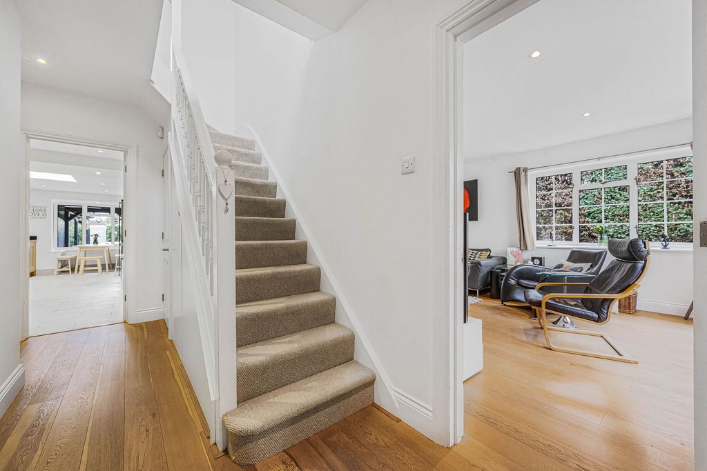 Property photo 2 of 20