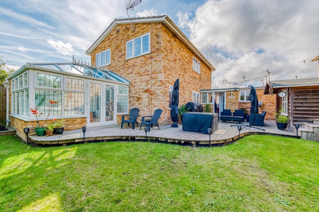 Property photo 1 of 28