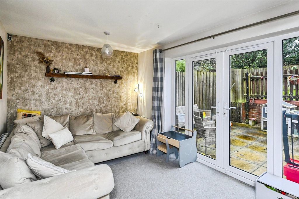 Property photo 2 of 22 Lounge