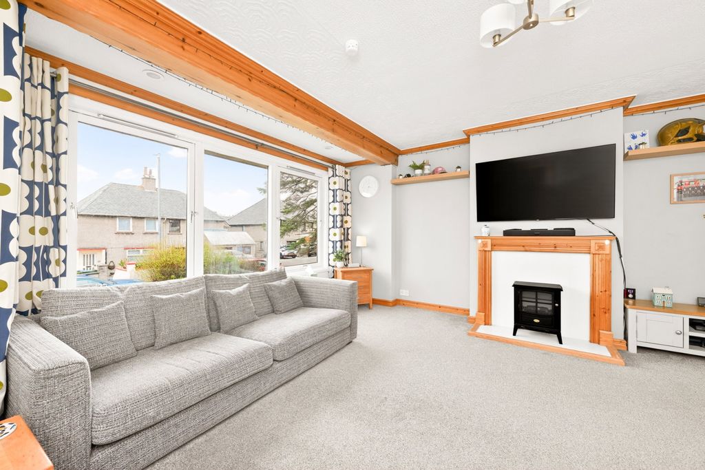 Property photo 3 of 44