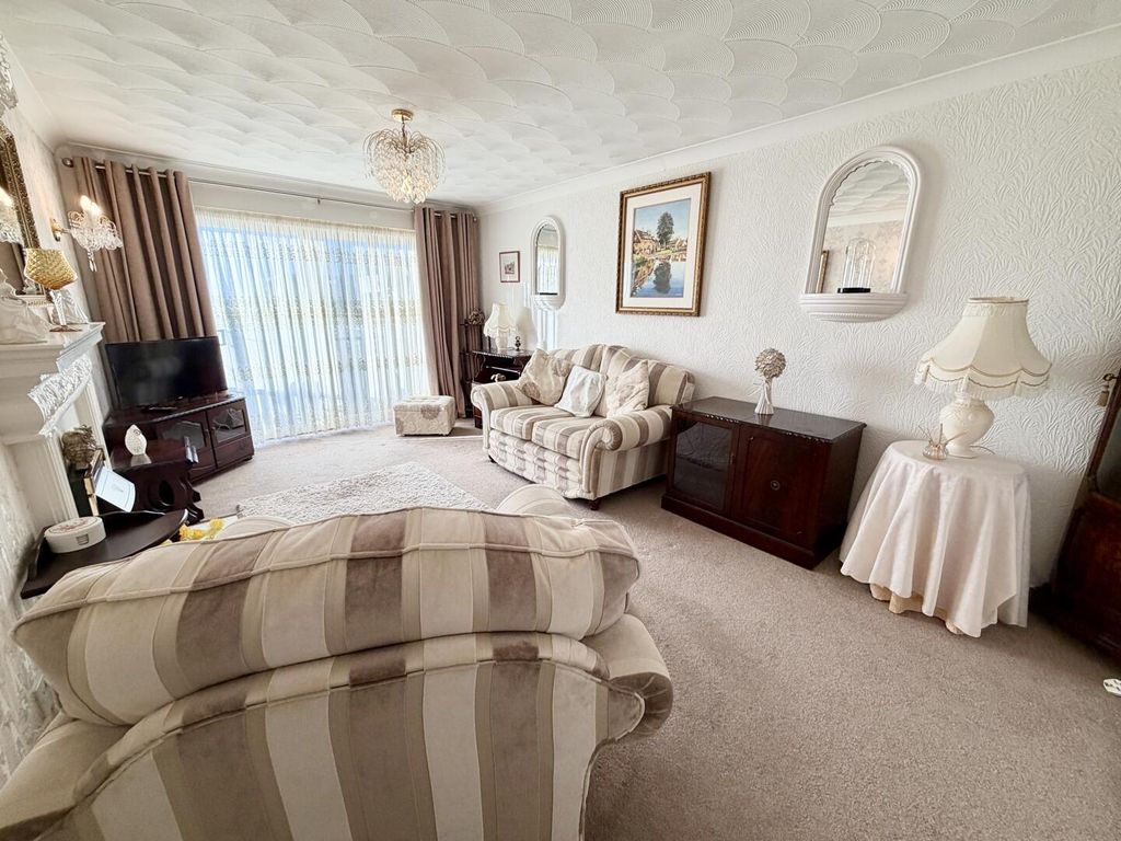 Property photo 2 of 22 Living Room