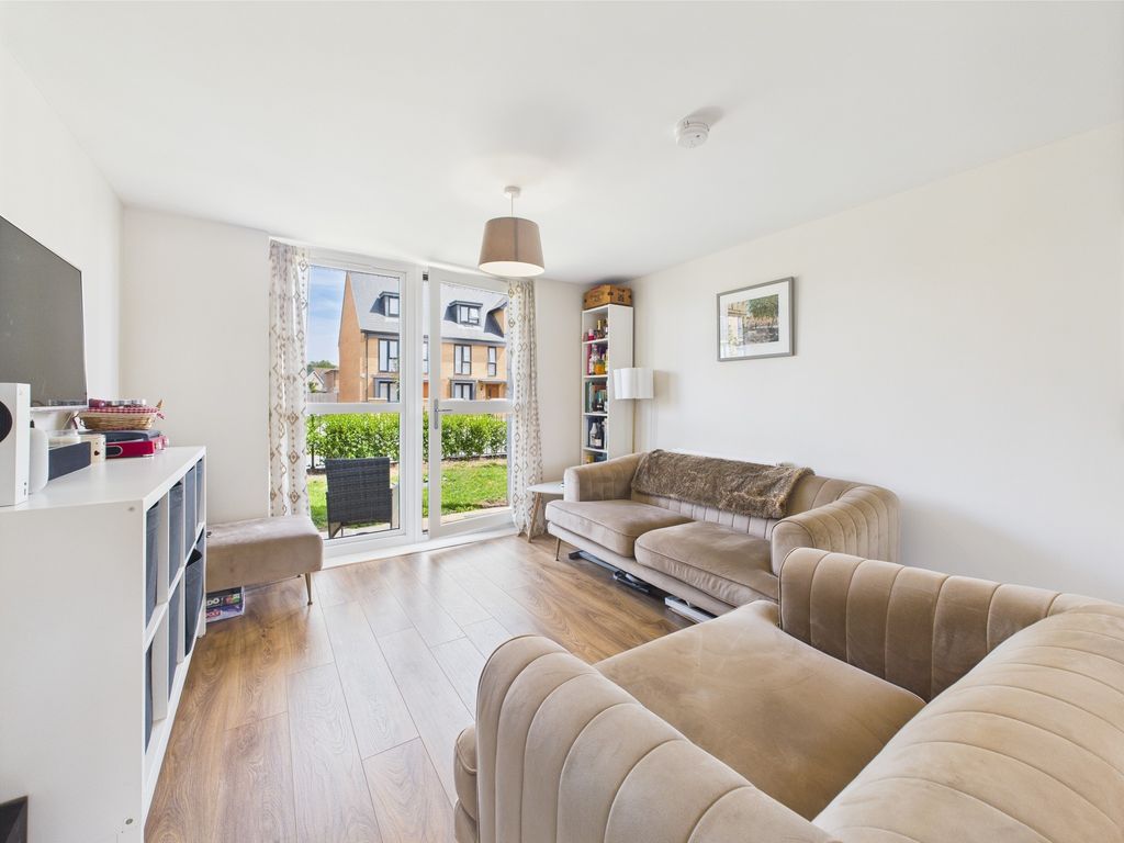 Property photo 3 of 7 Lounge 1