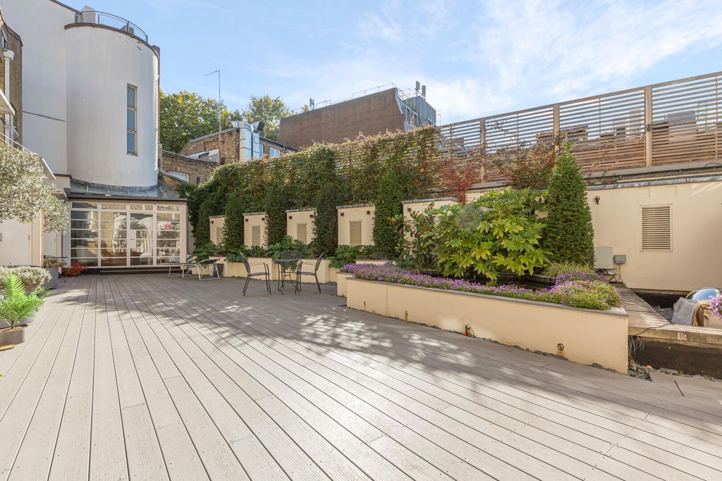 Property photo 3 of 15 Terrace / Patio