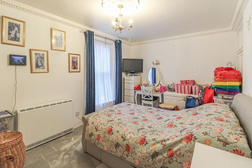 Property photo 3 of 8 Bedroom