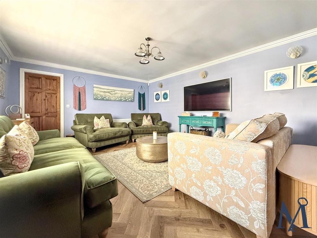 Property photo 3 of 37 Living Room