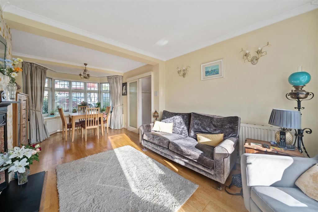 Property photo 3 of 20 Kingsbridge Road