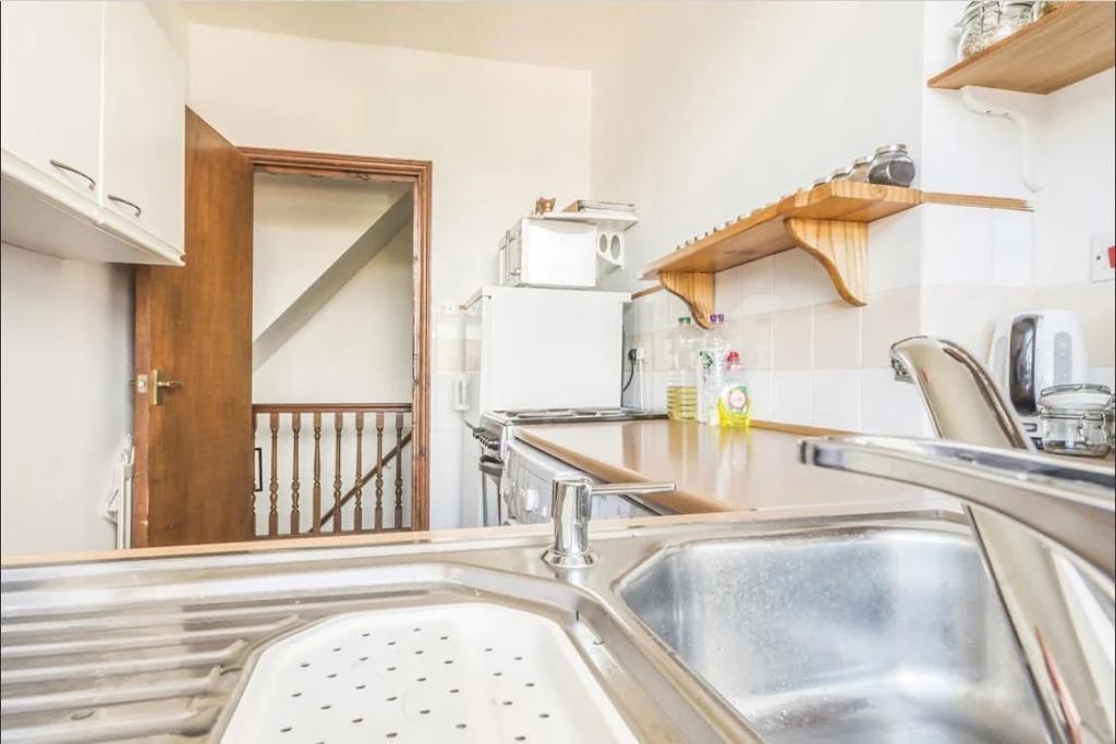 Property photo 3 of 6 Kitchen
