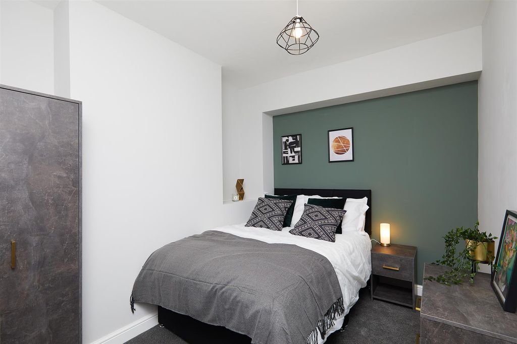 Property photo 3 of 24 Bed 2.Jpg