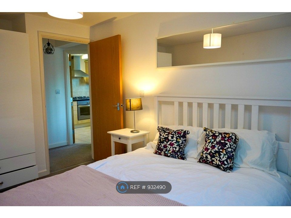 Property photo 3 of 10 Bedroom